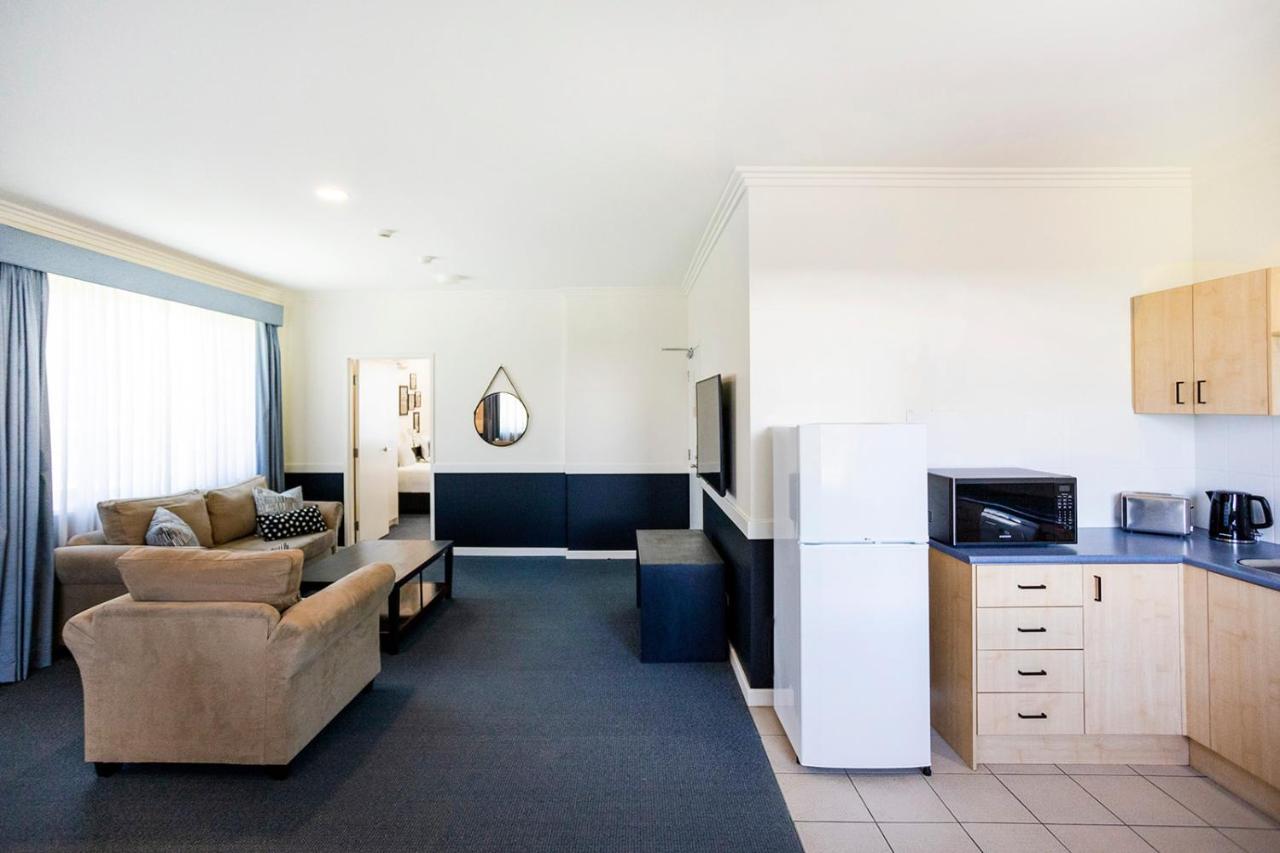 화케스버리 레이스 클럽 모텔 윈저 외부 사진 A typical studio apartment