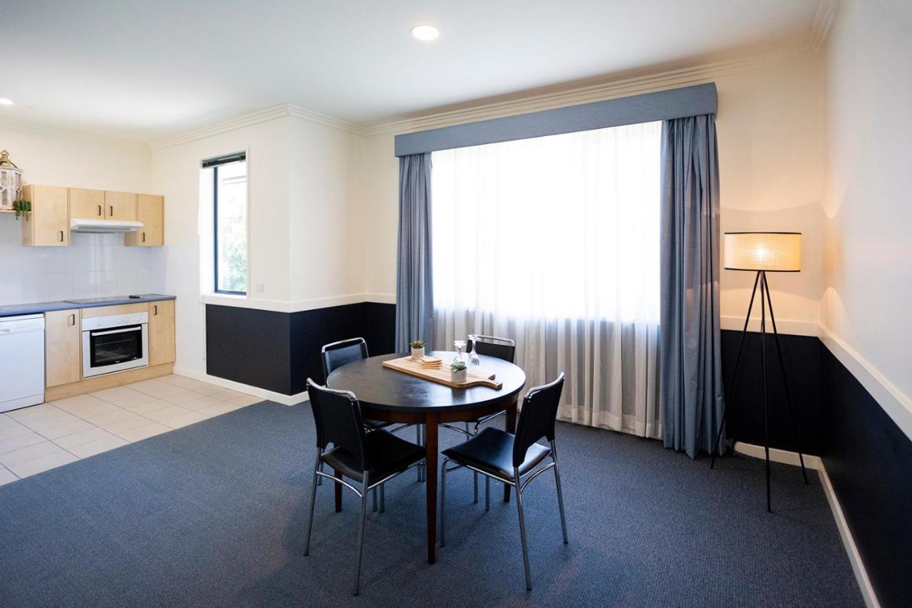 화케스버리 레이스 클럽 모텔 윈저 외부 사진 A typical apartment at the University of Western Australia